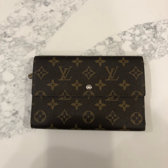Louis Vuitton wallet - Picture 1 of 9